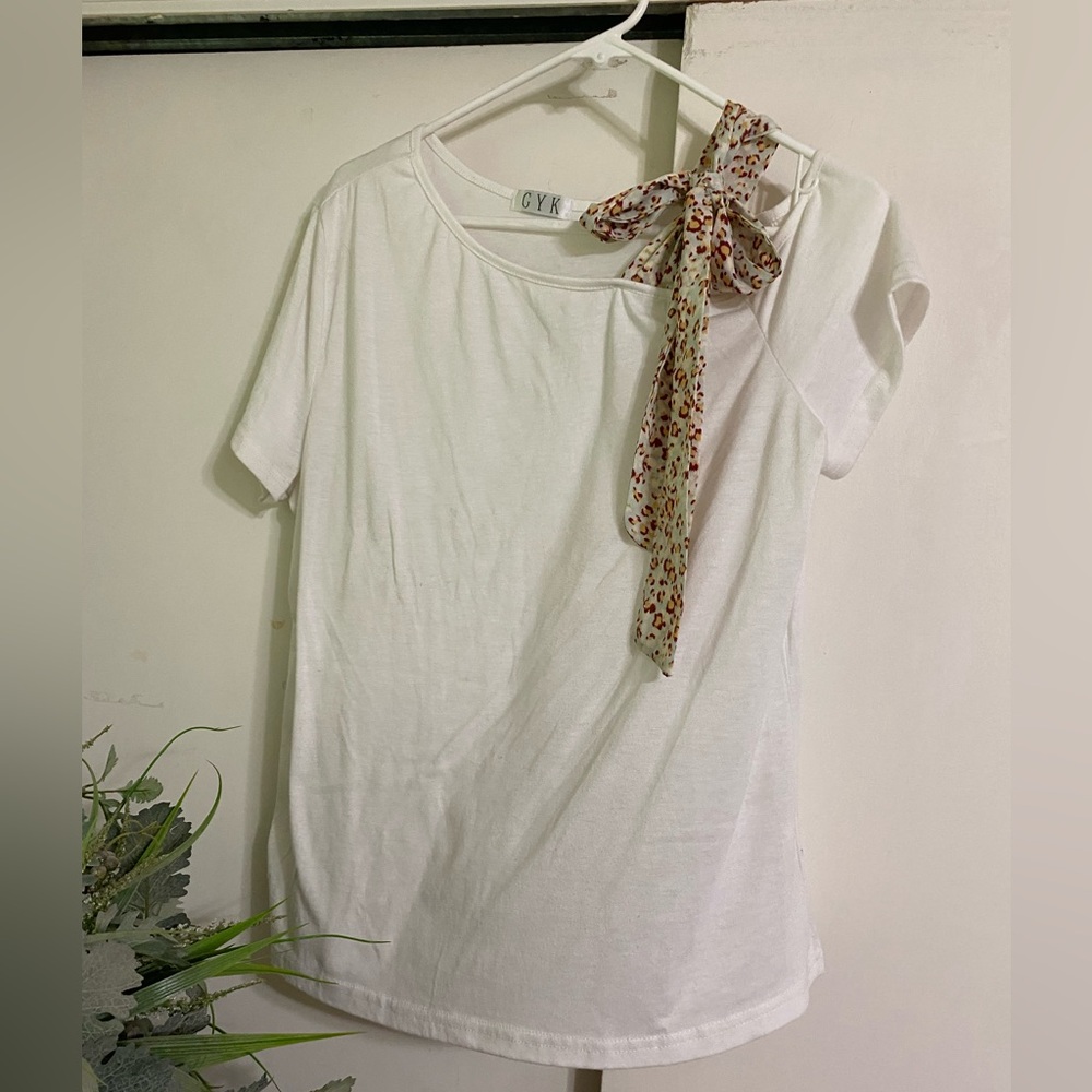 GYK shoulder tie cotton top